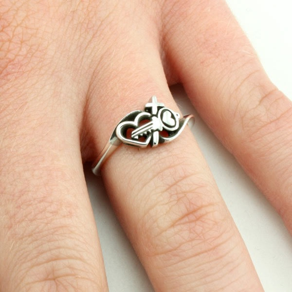 Key and Heart Cross Ring